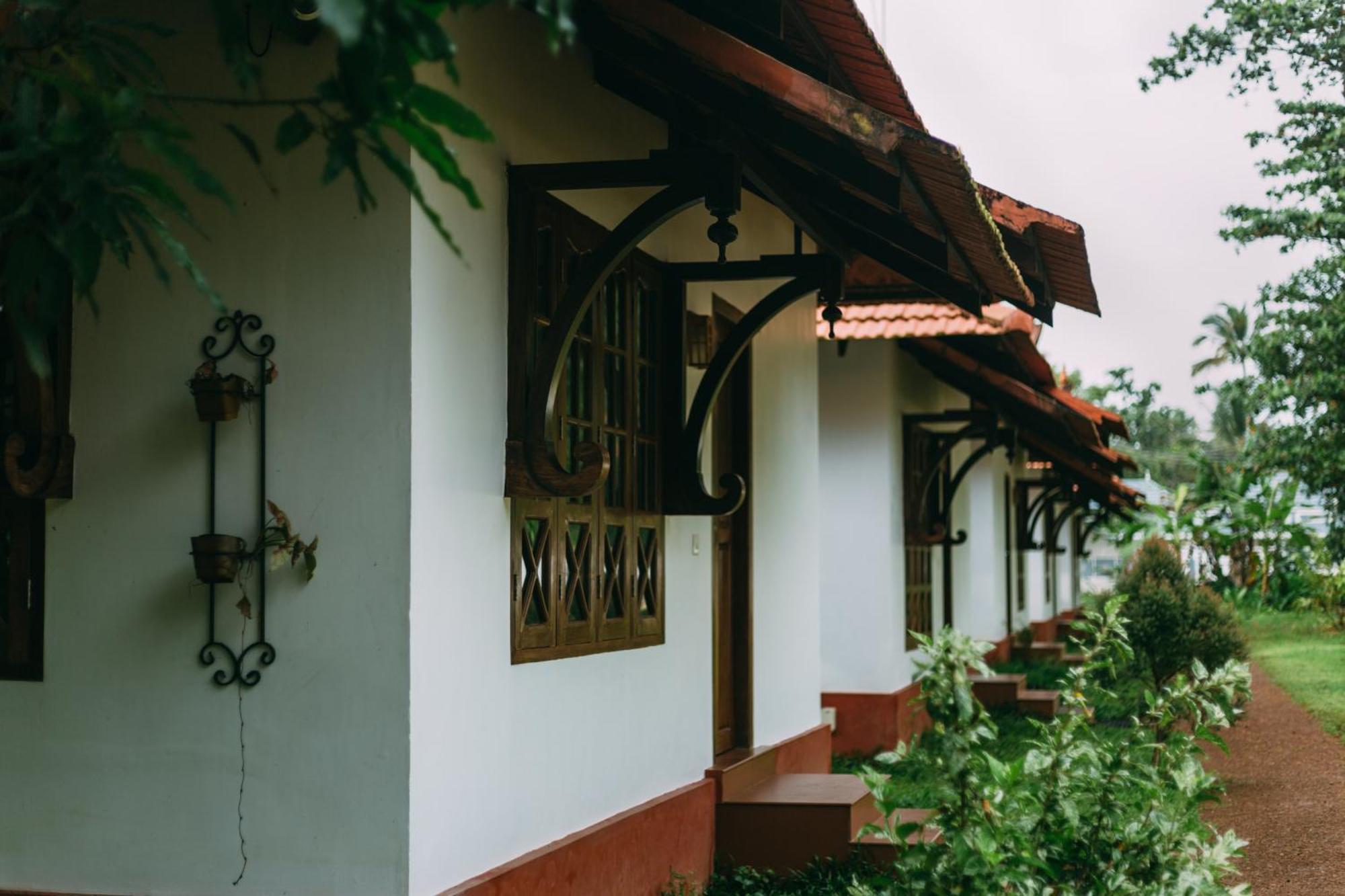 Palmgrove Lake Resort Alappuzha Exterior foto