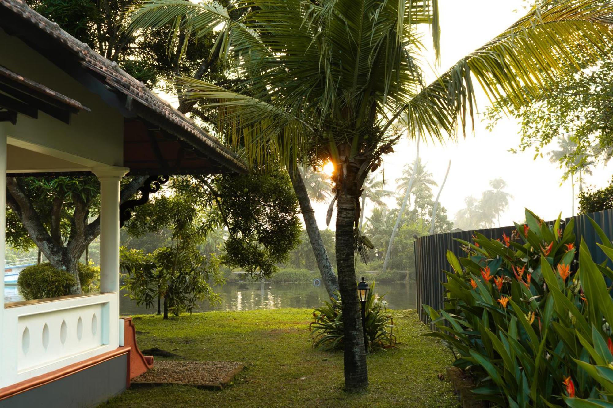 Palmgrove Lake Resort Alappuzha Exterior foto