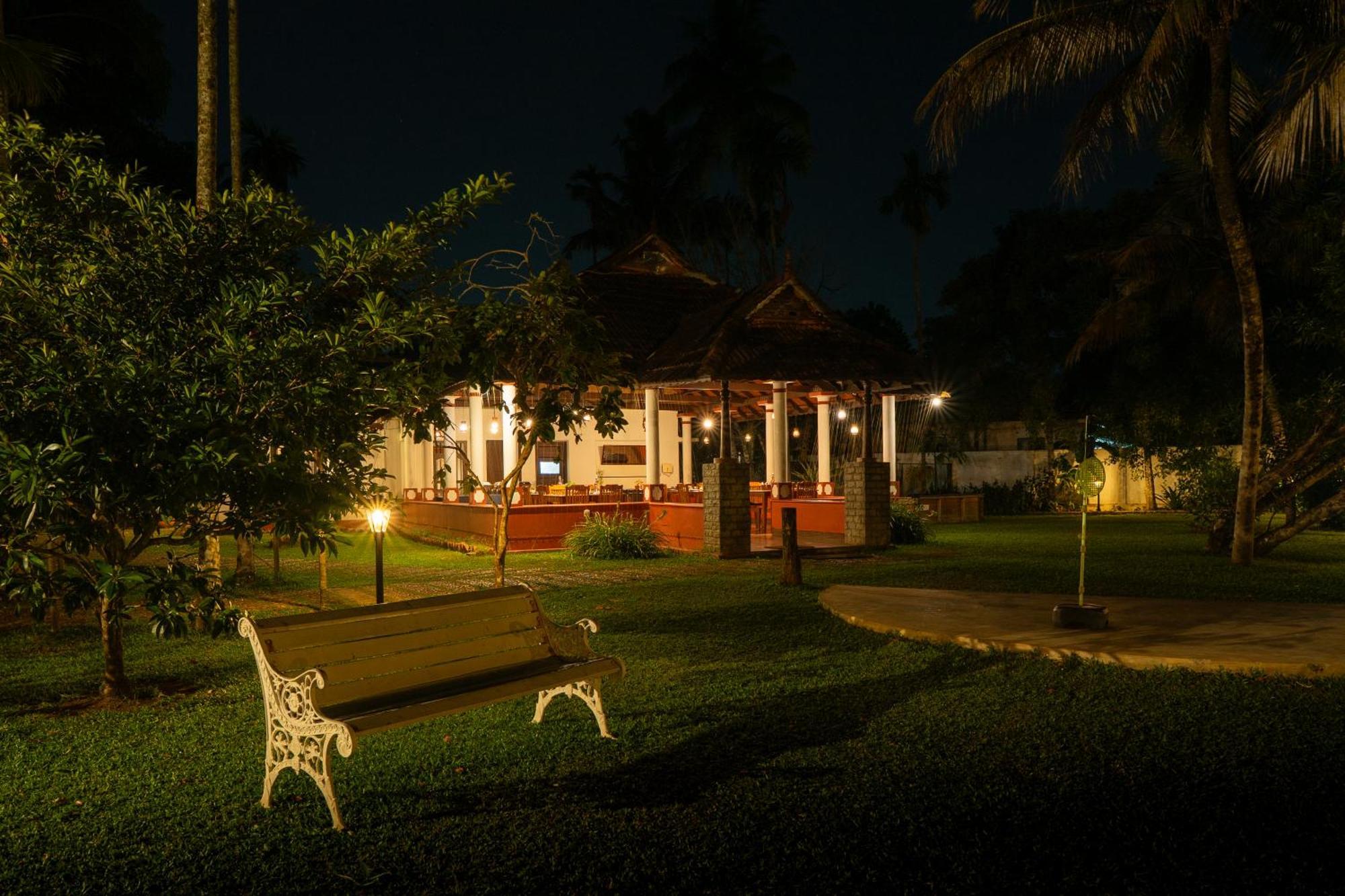 Palmgrove Lake Resort Alappuzha Exterior foto