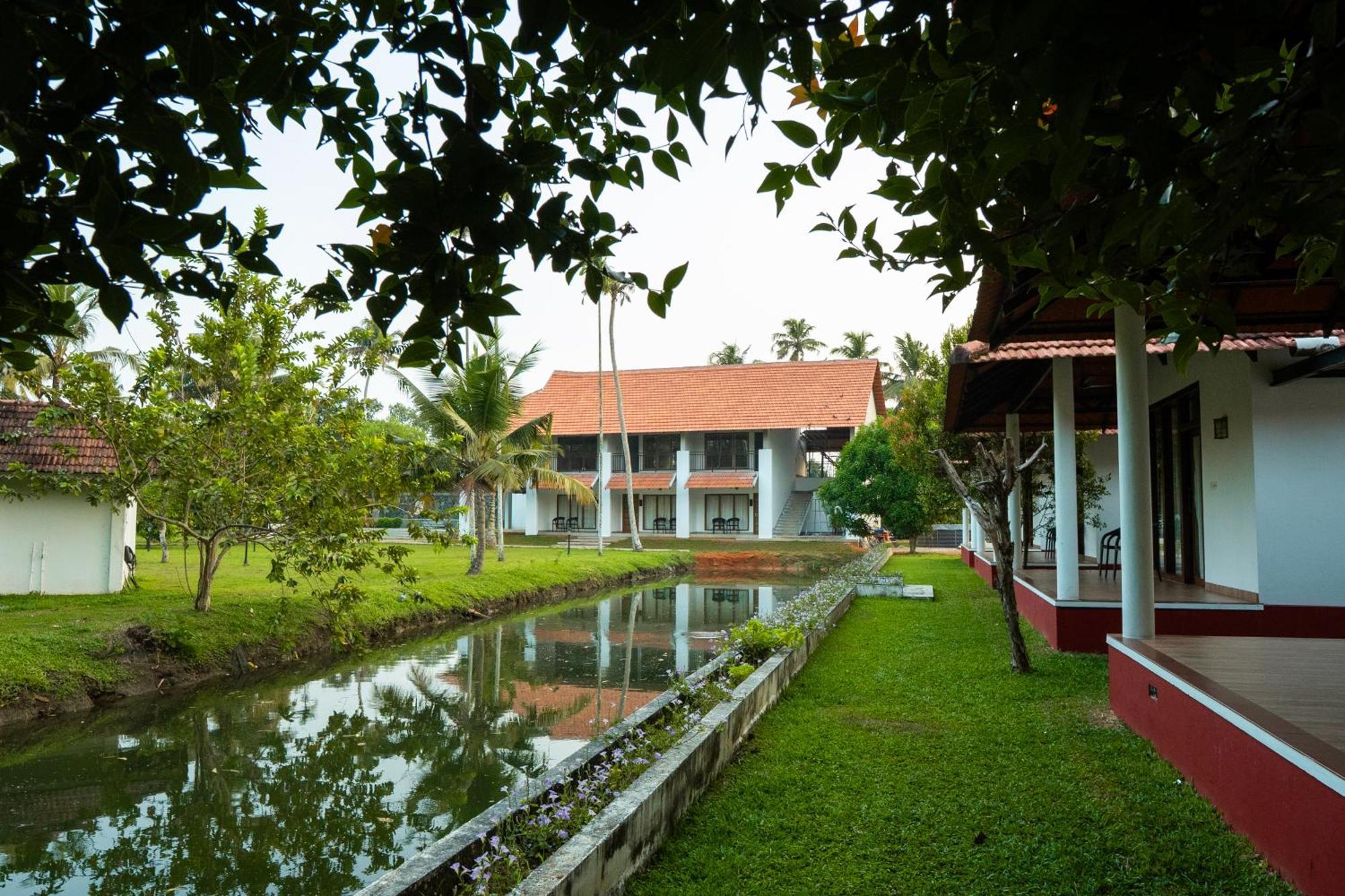 Palmgrove Lake Resort Alappuzha Exterior foto