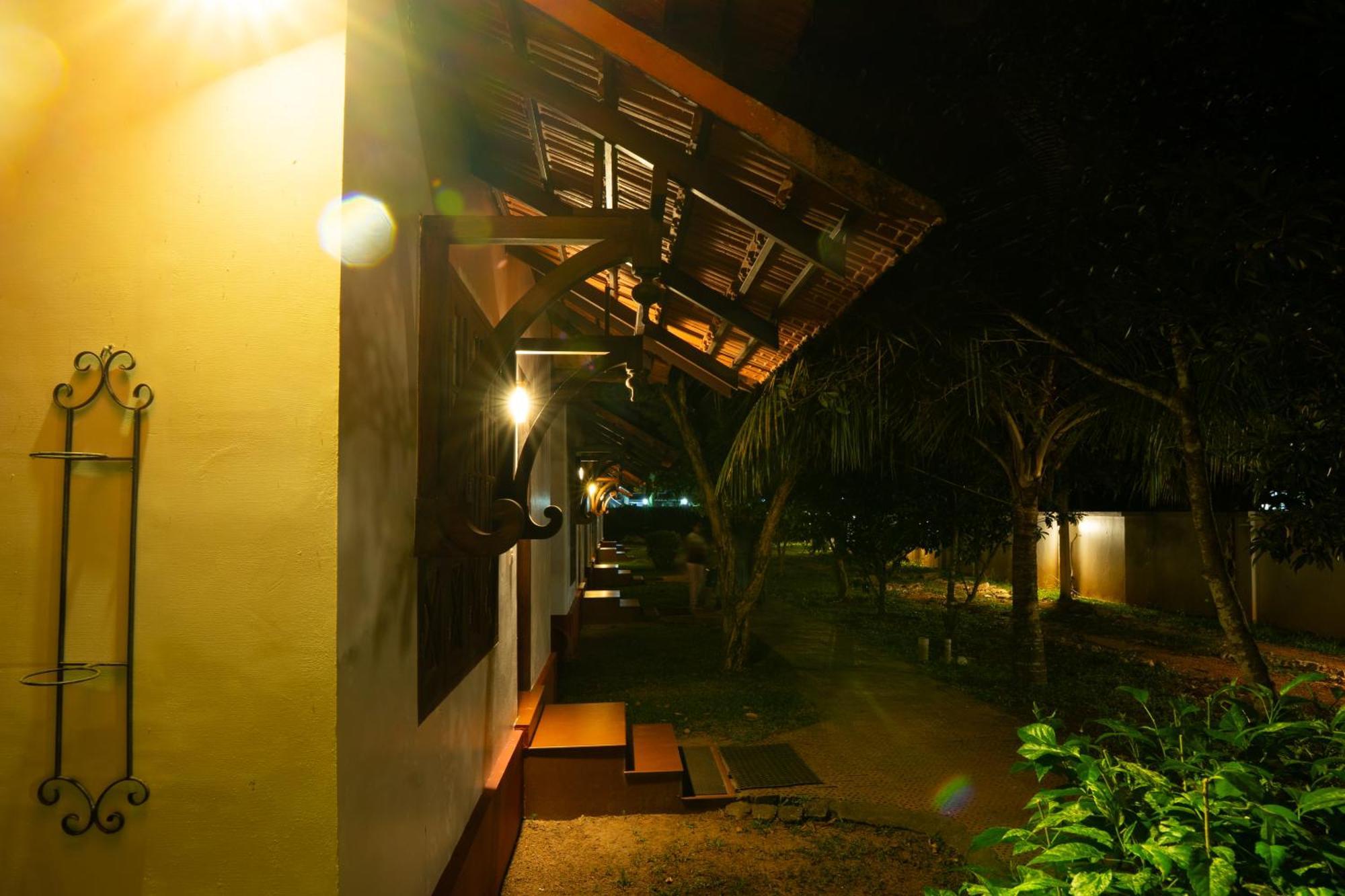 Palmgrove Lake Resort Alappuzha Exterior foto