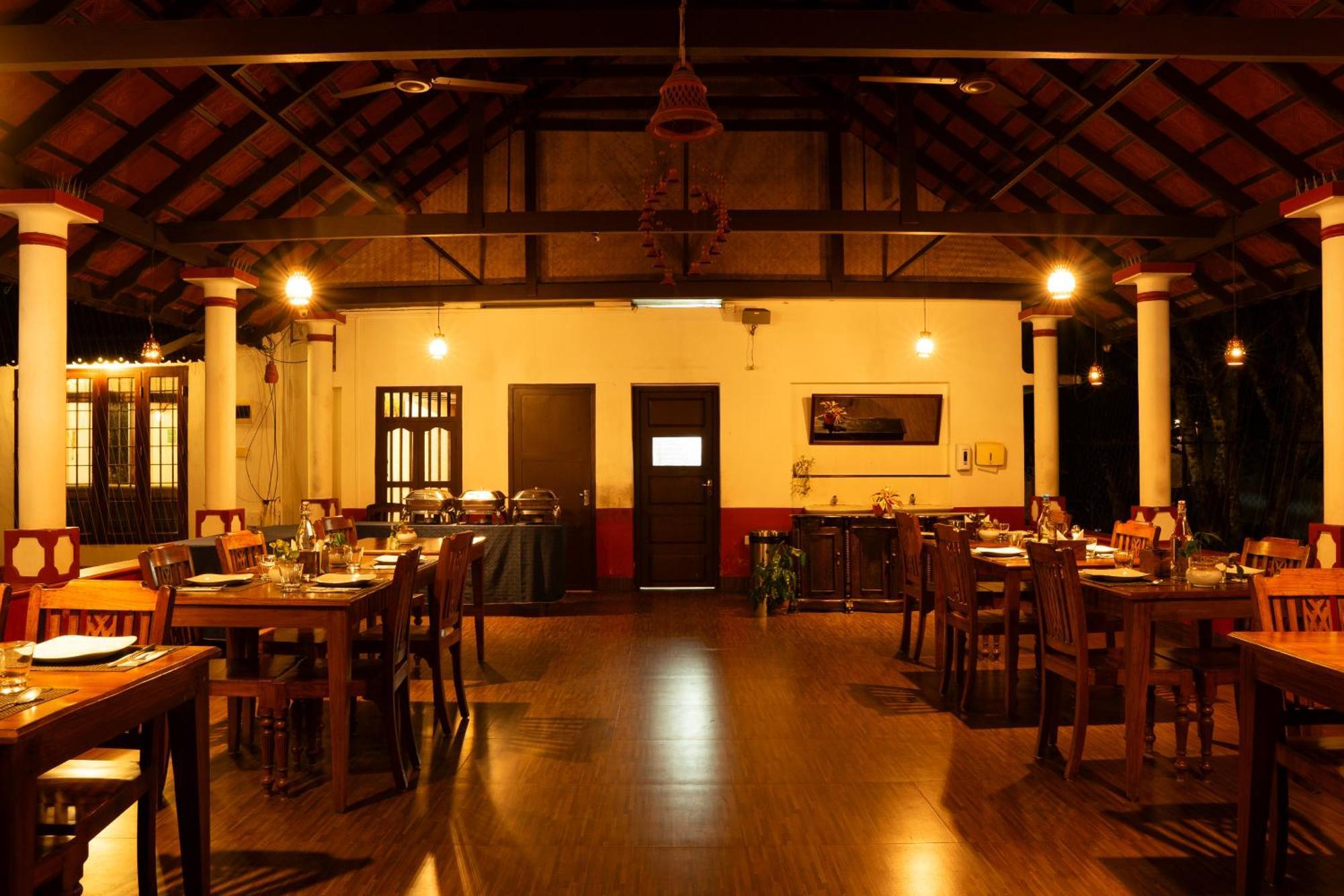 Palmgrove Lake Resort Alappuzha Exterior foto
