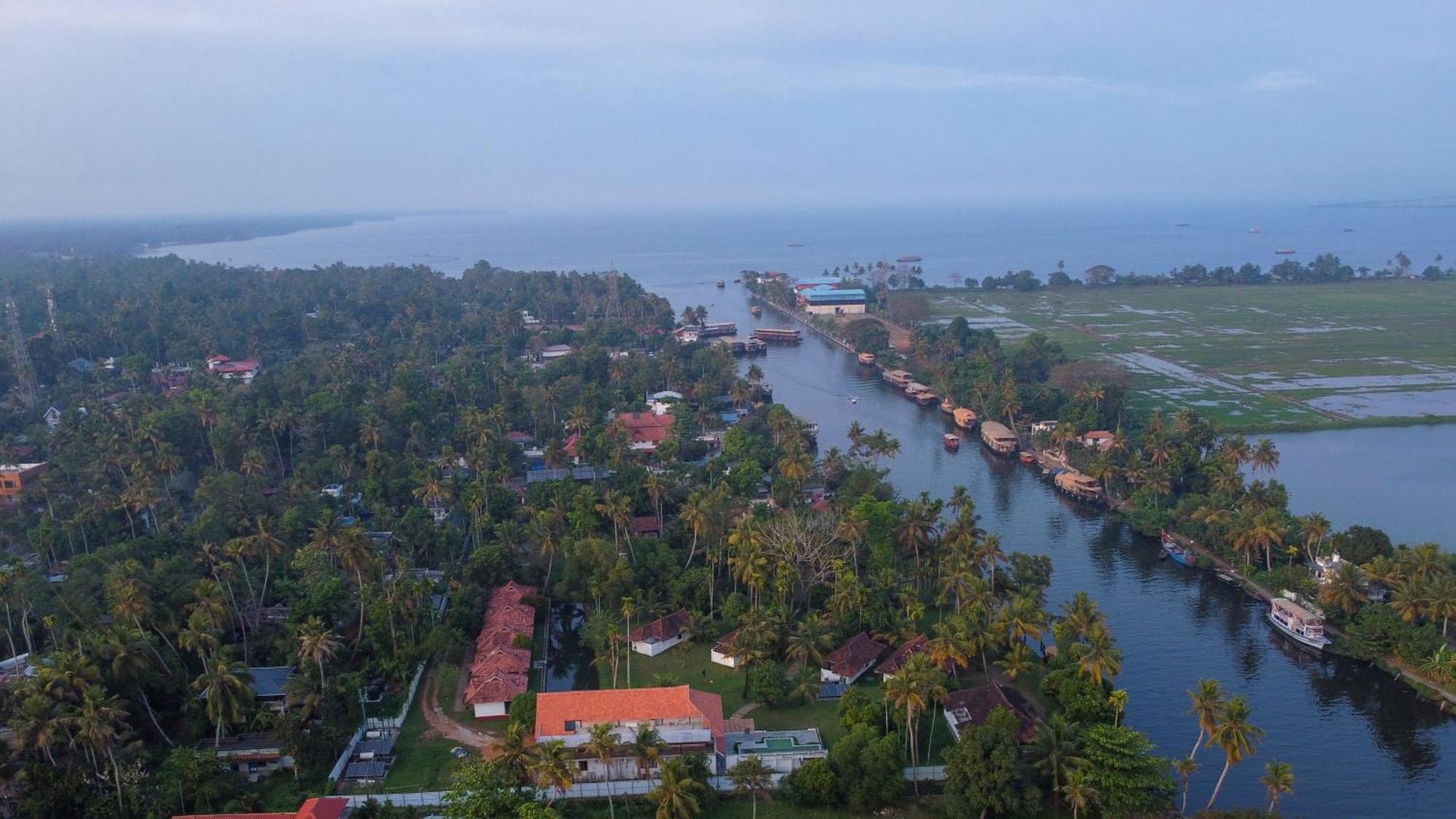 Palmgrove Lake Resort Alappuzha Exterior foto